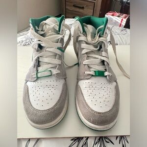 air jordan 1 mid SE 5.5Y